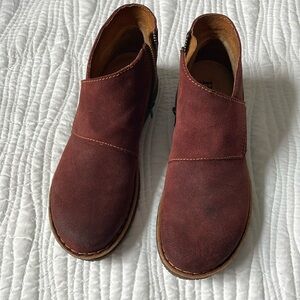 Born Brown Suede/ leather ankle boots.